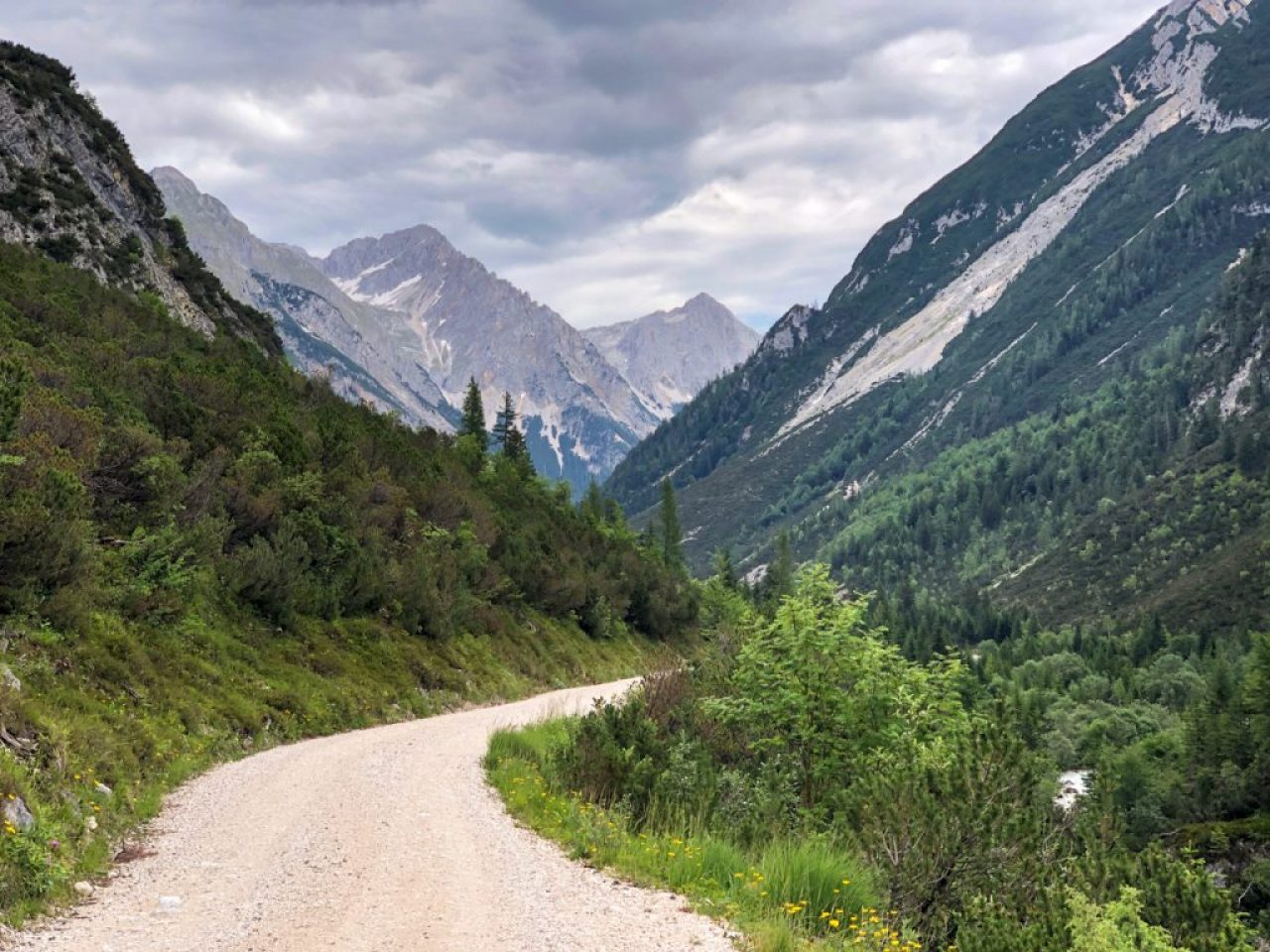 Blick durchs Karwendeltal nach Osten Blick durchs Karwendeltal nach Osten